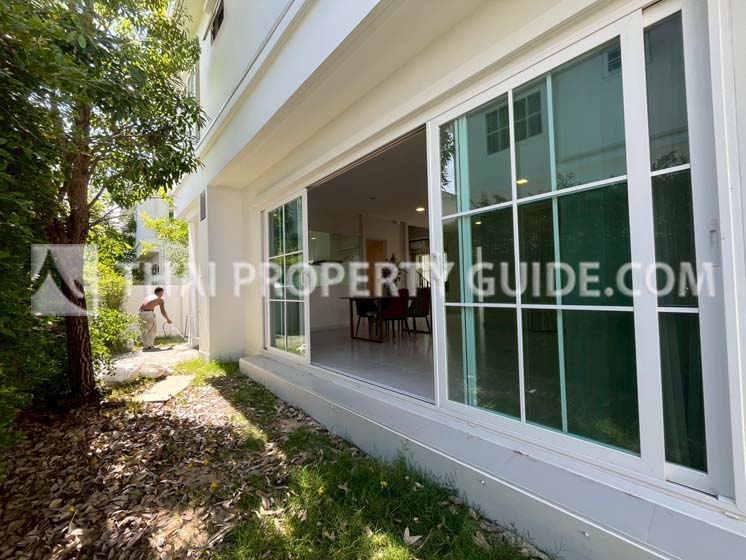 House with Shared Pool in Bangnatrad 